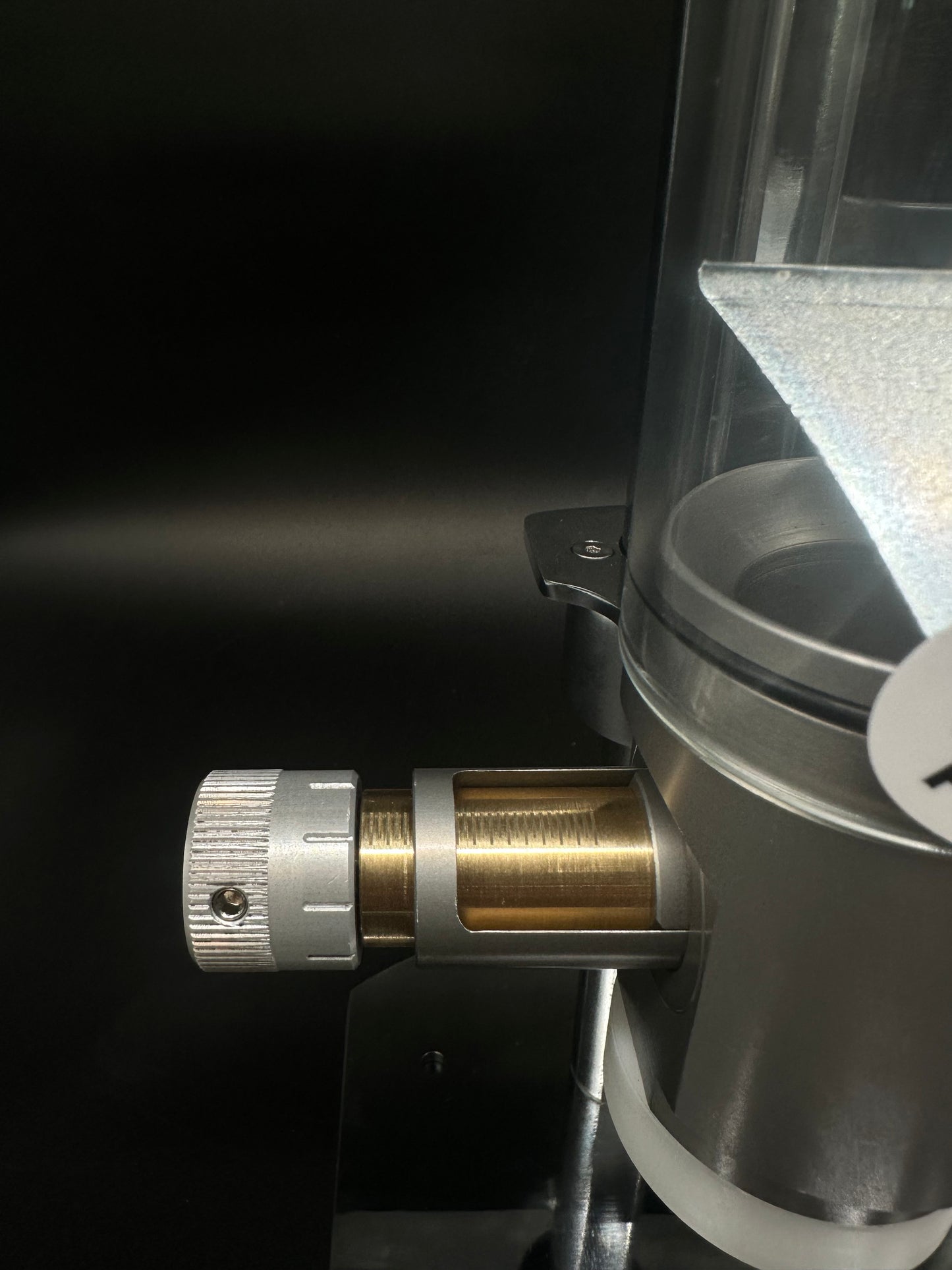 MICROMETRIC POWDER DISPENSER FOR PISTOL GUN